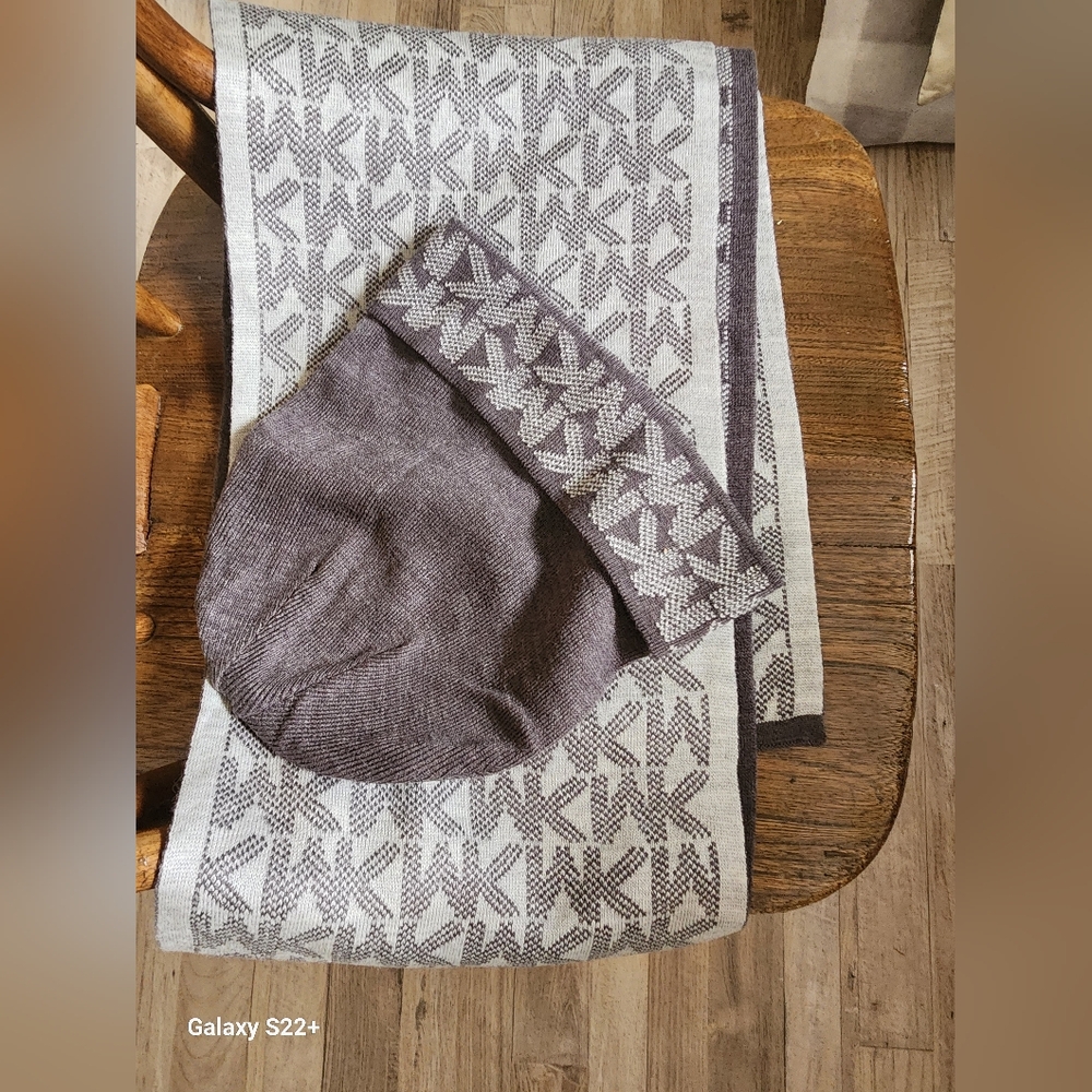 Toque & scarf set - Picture 2 of 2